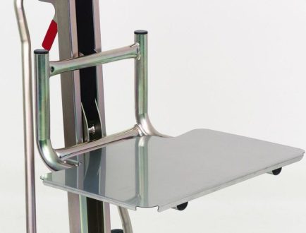 Дая Медицински Изделия UNIKAR - транспортна количка с лебедка и 150 см височина на повдигане, с вилици  